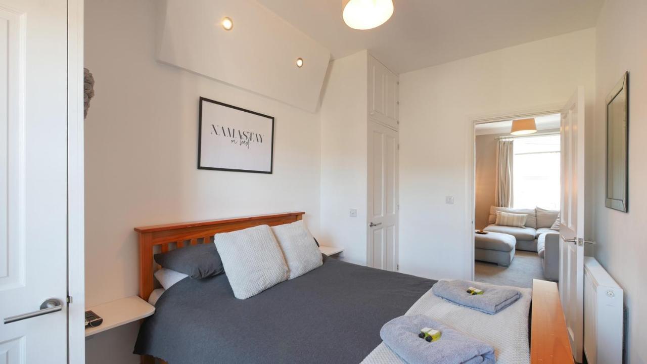 The Abbey Apartment เฮกแซม ภายนอก รูปภาพ