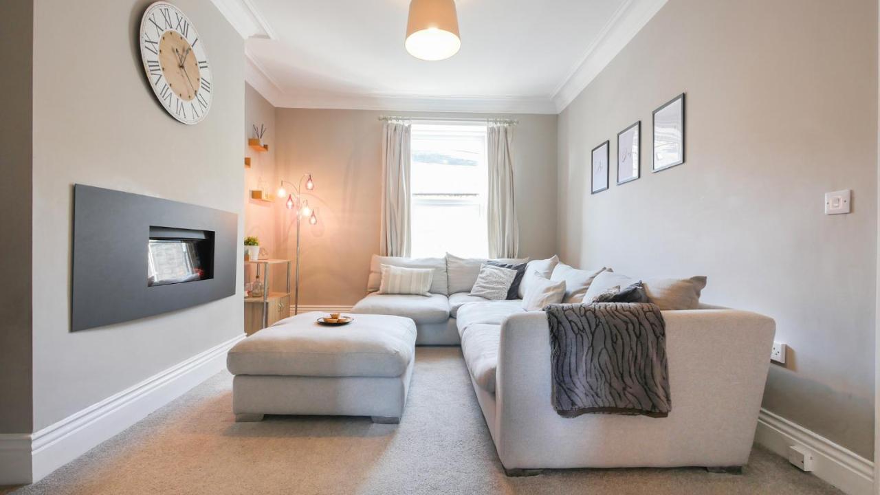 The Abbey Apartment เฮกแซม ภายนอก รูปภาพ