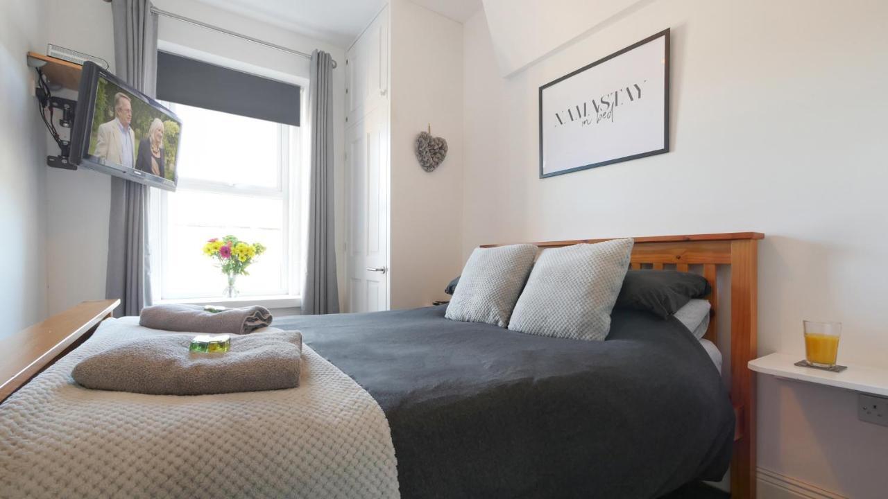 The Abbey Apartment เฮกแซม ภายนอก รูปภาพ